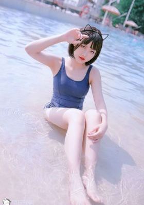 女性趴着打屁股被打红_蓝光免费在线观看