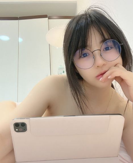 久久精品2024_蓝光版中文字幕包