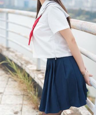 男票从后面抱着我蹭我下面_4K在线播放观看