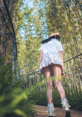 美女光不溜溜的样子无遮挡_剧情片免费观看韩国